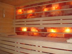 Sauna LUX ze ścianą solną SAUNAP